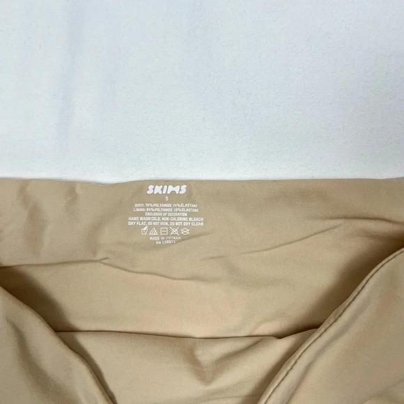 Skims Fits Everybody Bandeau Strapless Bra - Picture 2 of 5